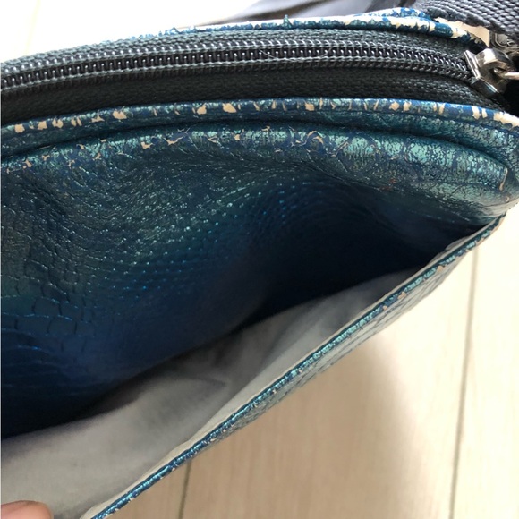 Lesportsac Light Blue Metallic Shoulder Bag - Picture 4 of 8